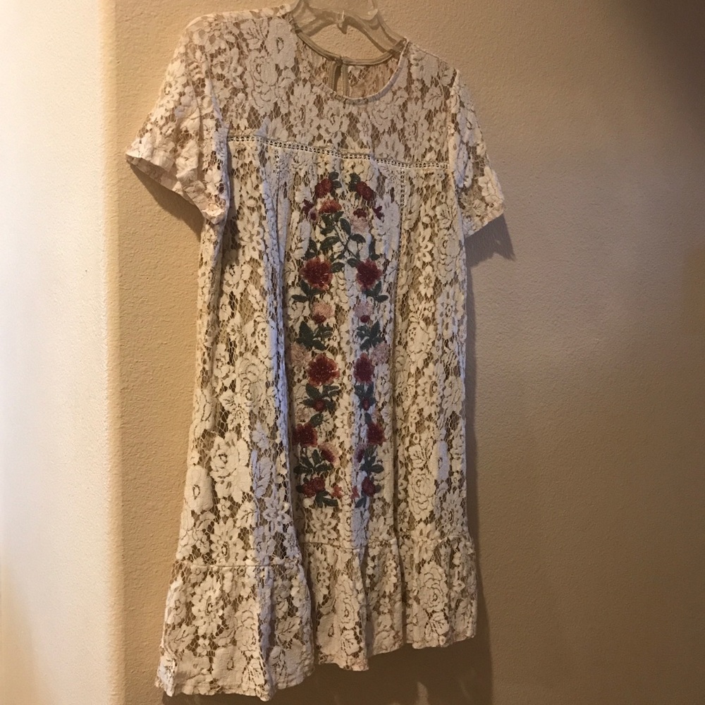 Lace Dress with Flower Embroidery  🌹